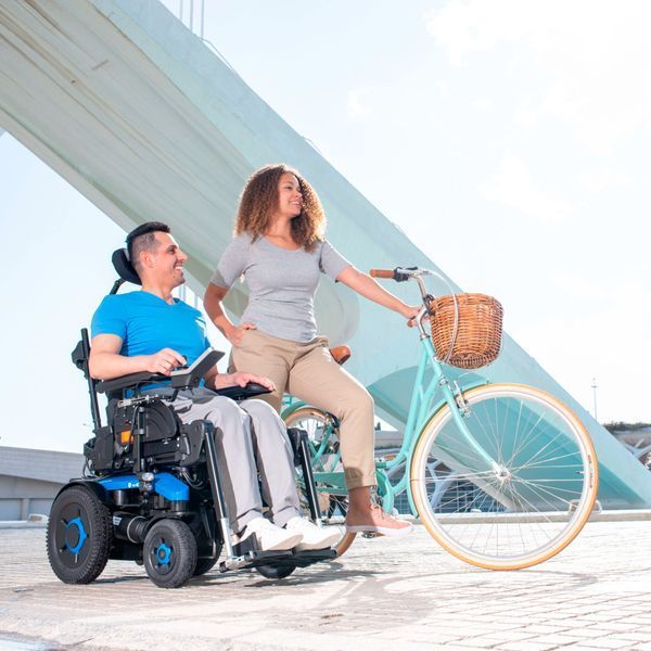 Крісло колісне з електроприводом Invacare AVIVA RX40 (AVIVA RX40-1794) 1794 фото